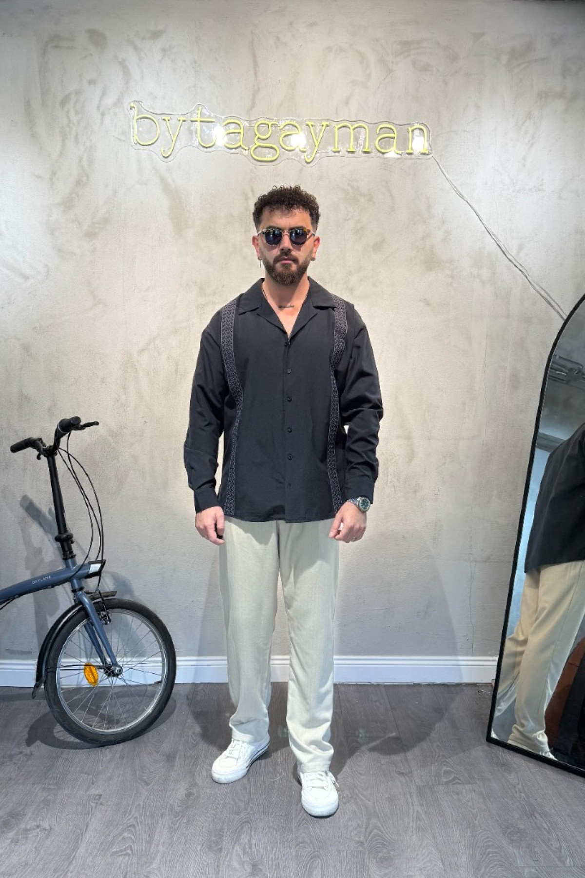 Oversize Nakışlı Siyah Gömlek