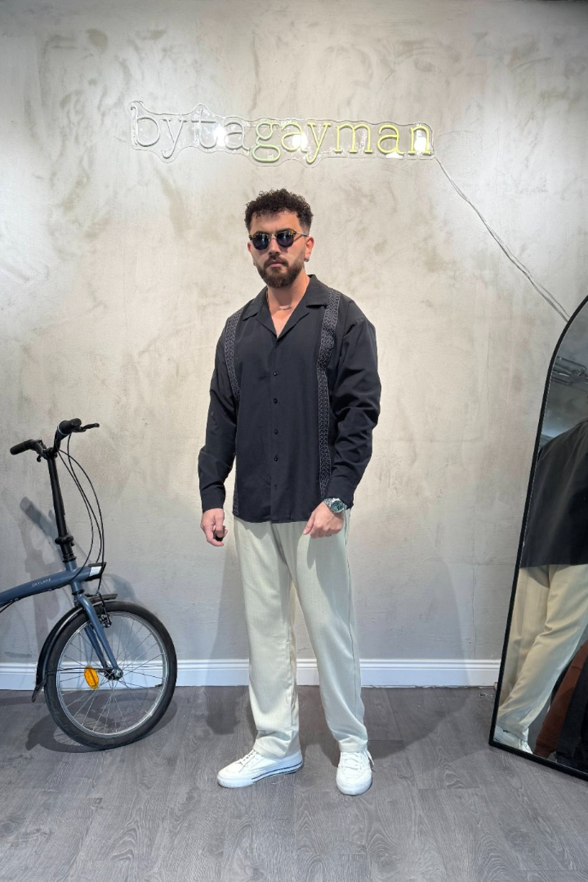 Oversize Nakışlı Siyah Gömlek Oversize Nakışlı Siyah Gömlek