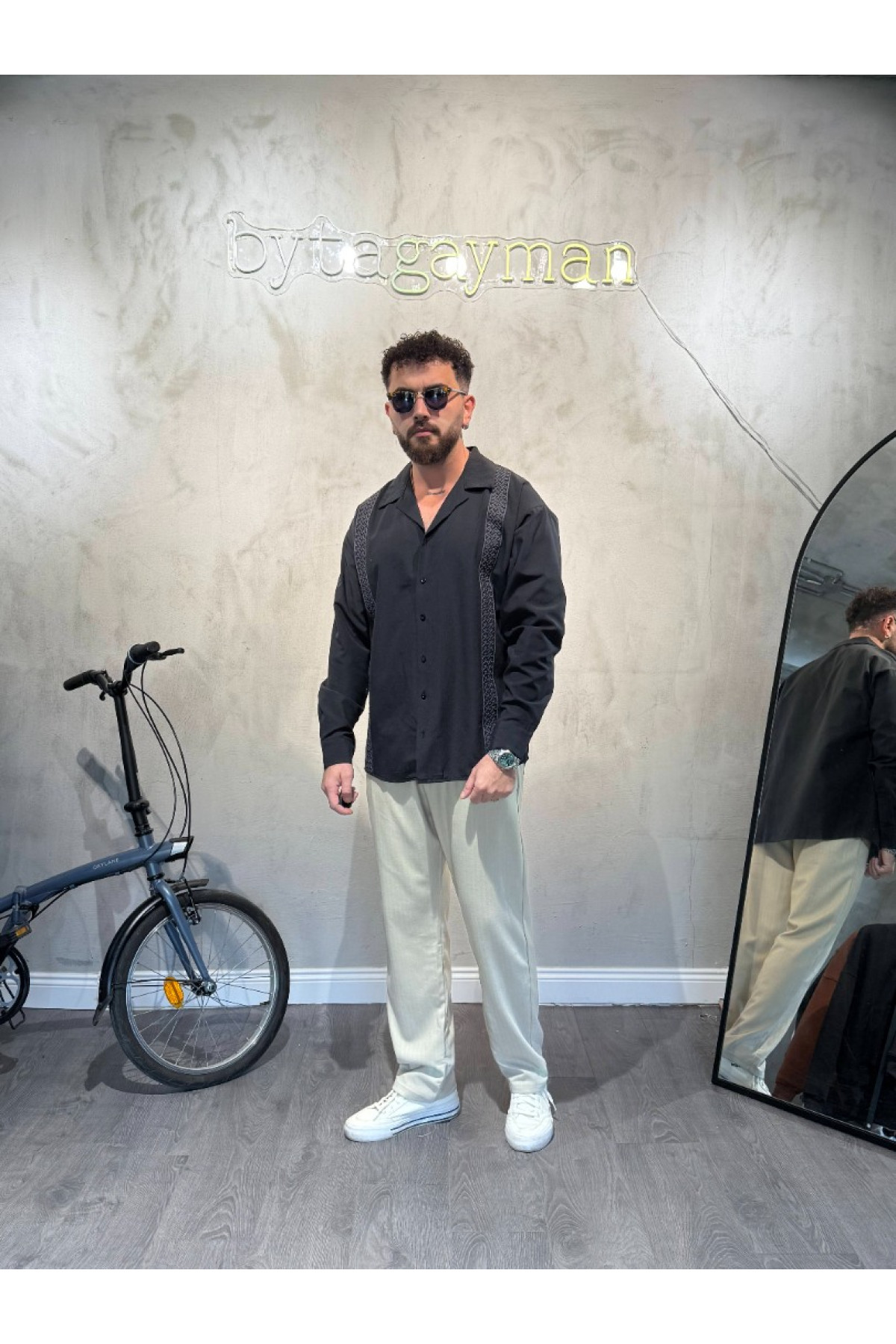 Oversize Nakışlı Siyah Gömlek Oversize Nakışlı Siyah Gömlek