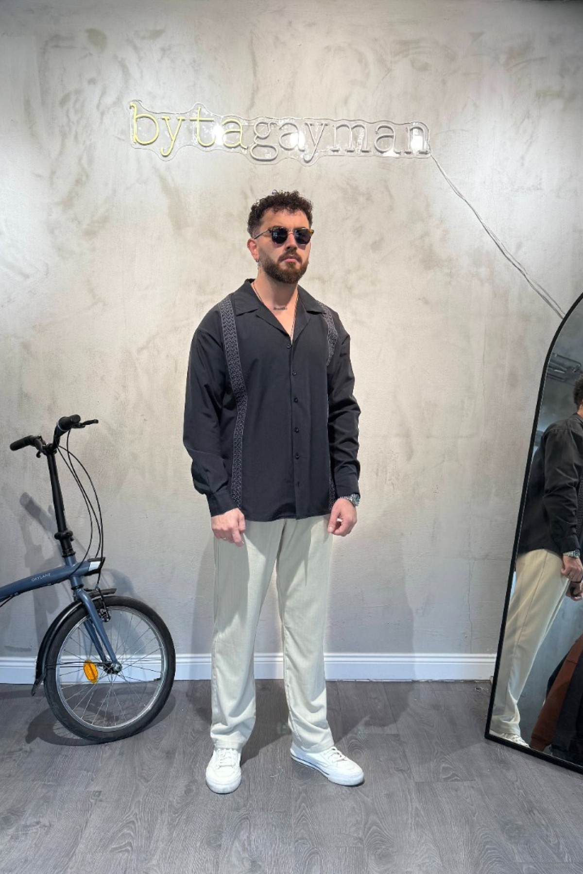 Oversize Nakışlı Siyah Gömlek Oversize Nakışlı Siyah Gömlek