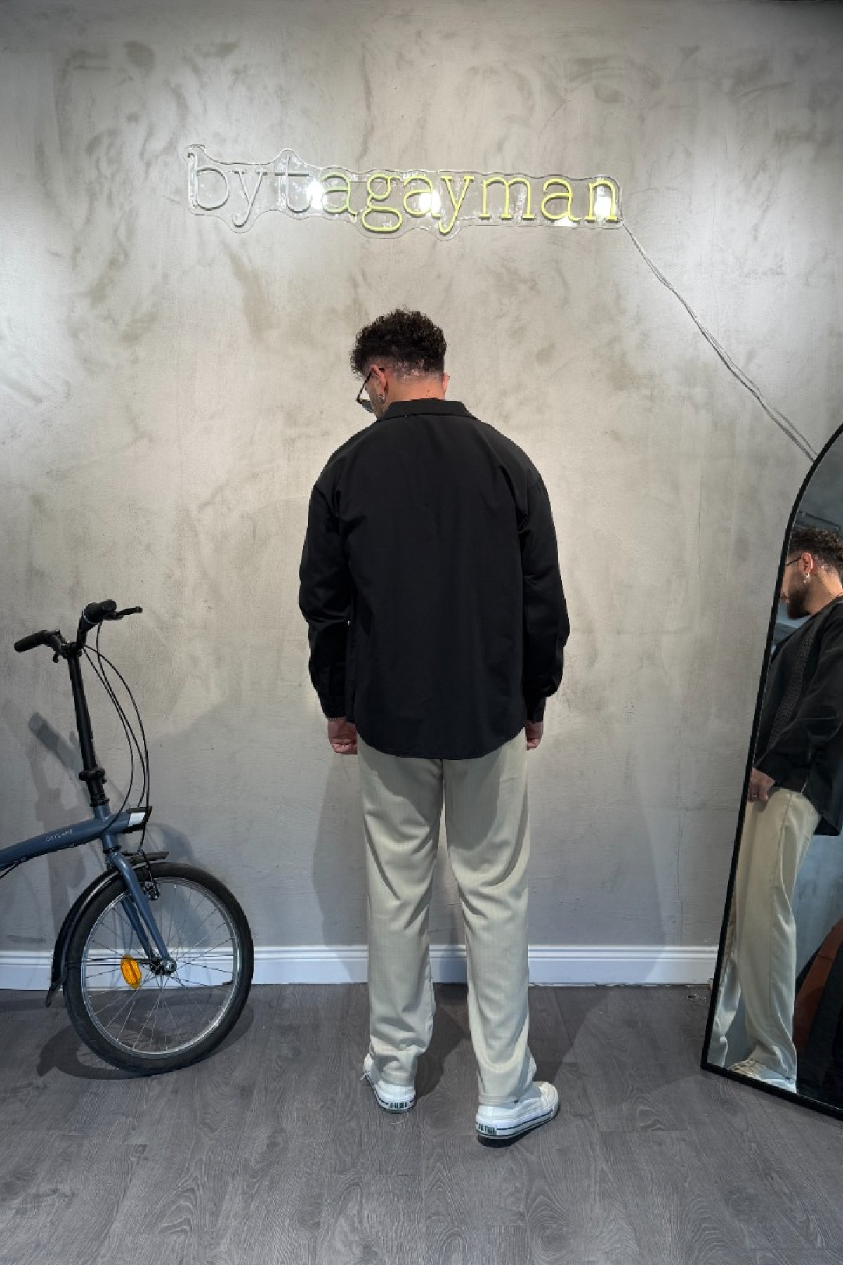 Oversize Nakışlı Siyah Gömlek Oversize Nakışlı Siyah Gömlek