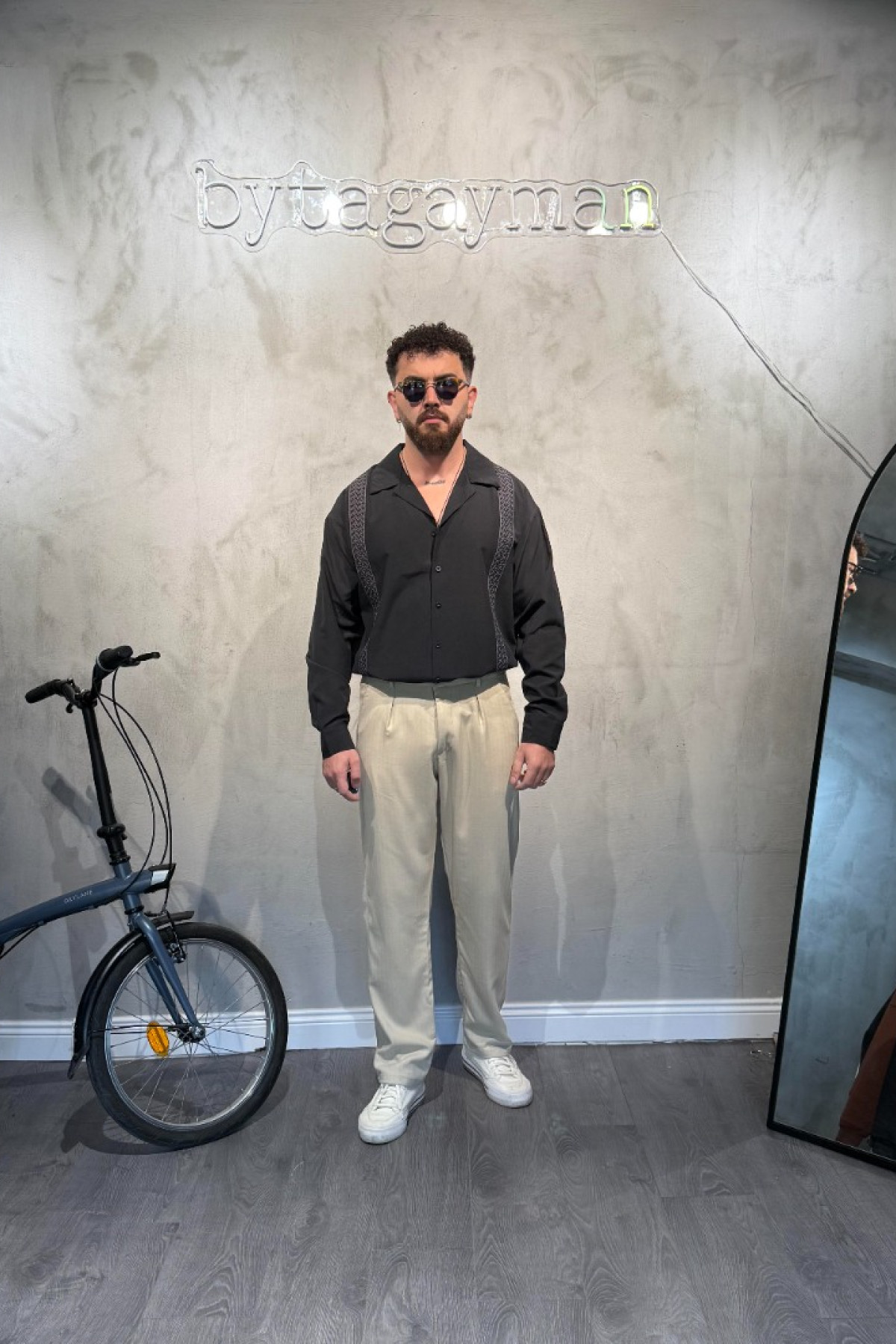 Oversize Nakışlı Siyah Gömlek Oversize Nakışlı Siyah Gömlek