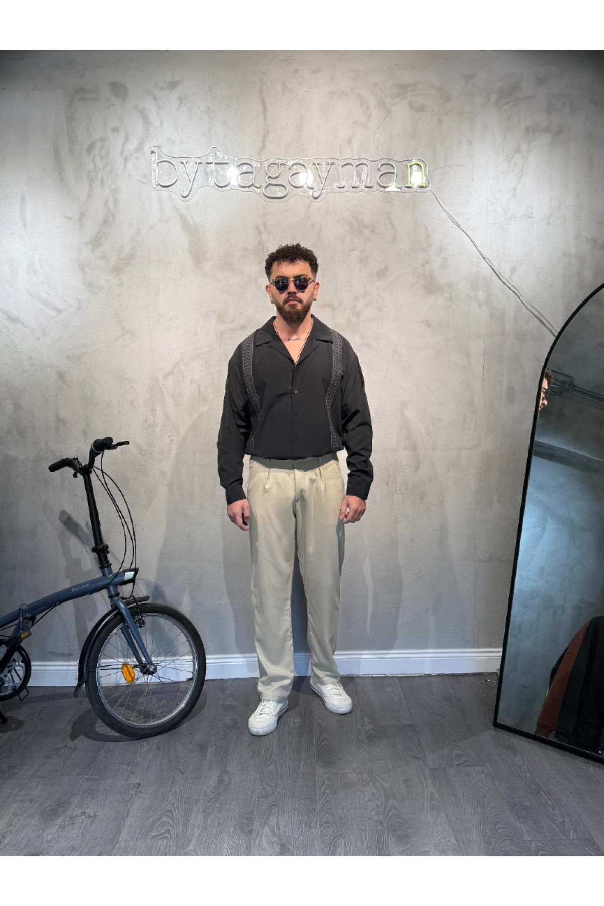 Oversize Nakışlı Siyah Gömlek Oversize Nakışlı Siyah Gömlek