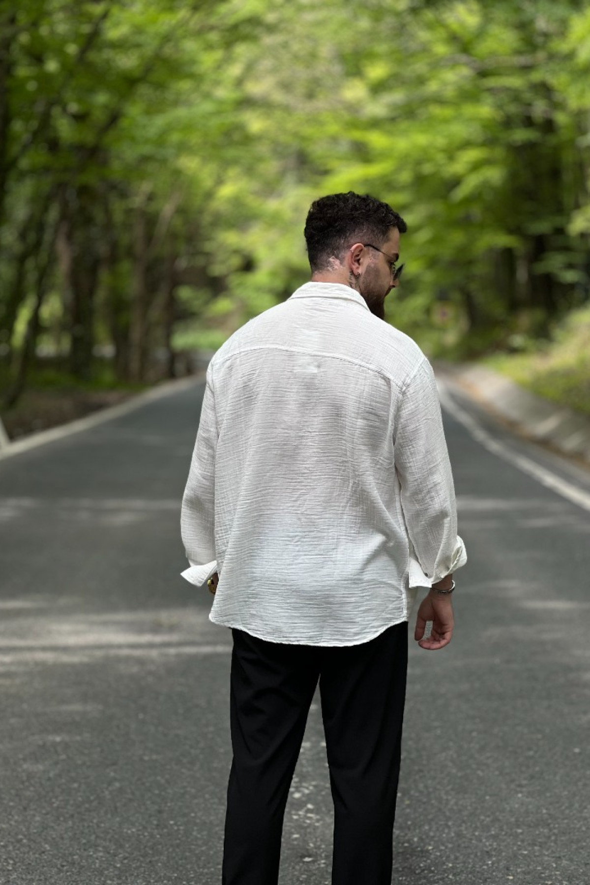 Yarım Oversize Beyaz Müslin Kumaş Gömlek Yarım Oversize Beyaz Müslin Kumaş Gömlek