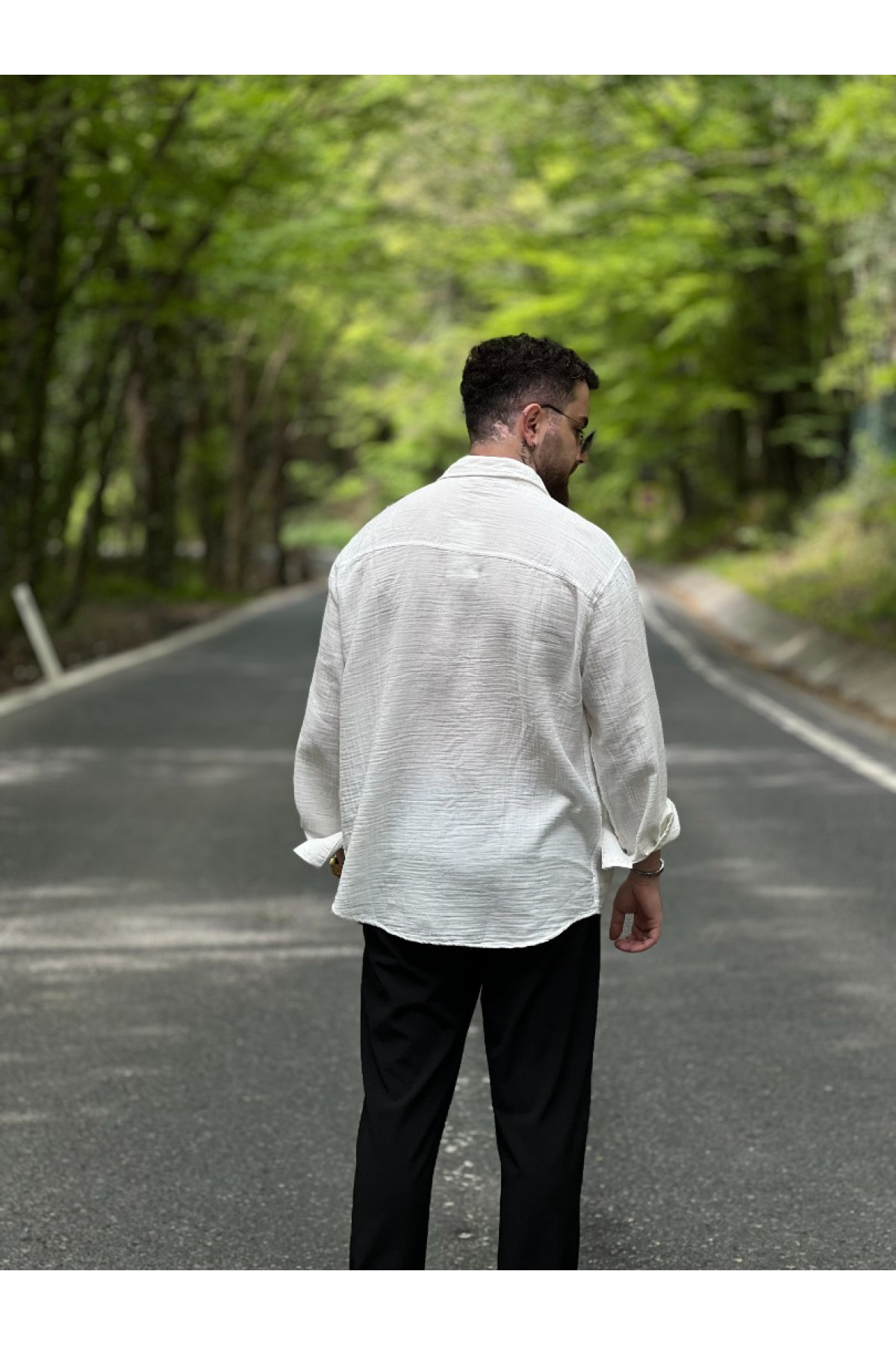 Yarım Oversize Beyaz Müslin Kumaş Gömlek Yarım Oversize Beyaz Müslin Kumaş Gömlek